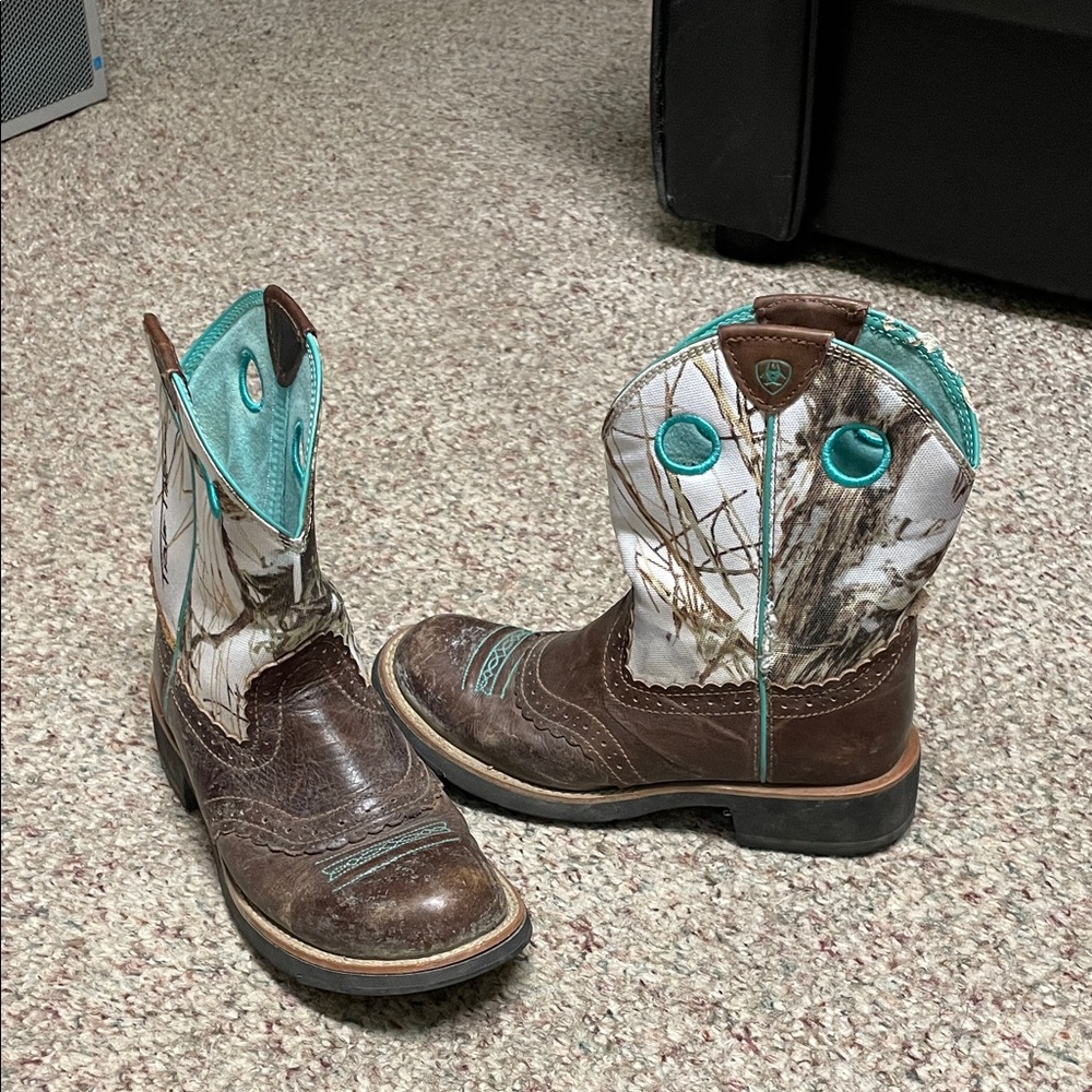Ariat Brown leather with Teal stitched accents Western Boots